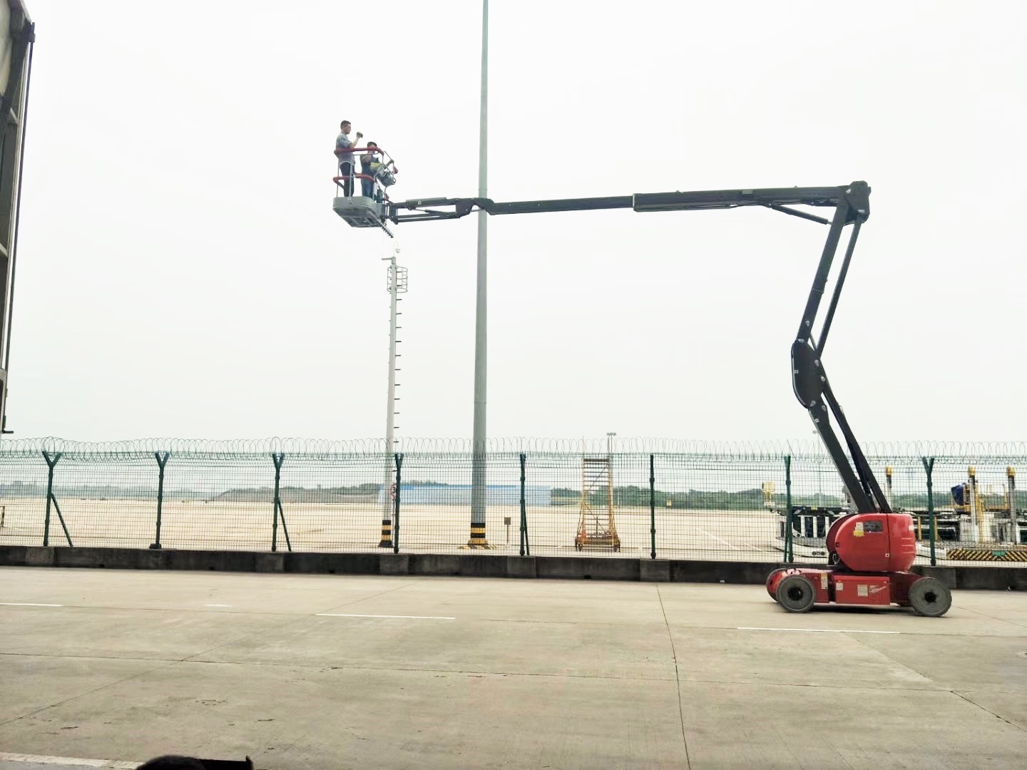 Premium quality Self Propelled Aerial Work Platform Electric